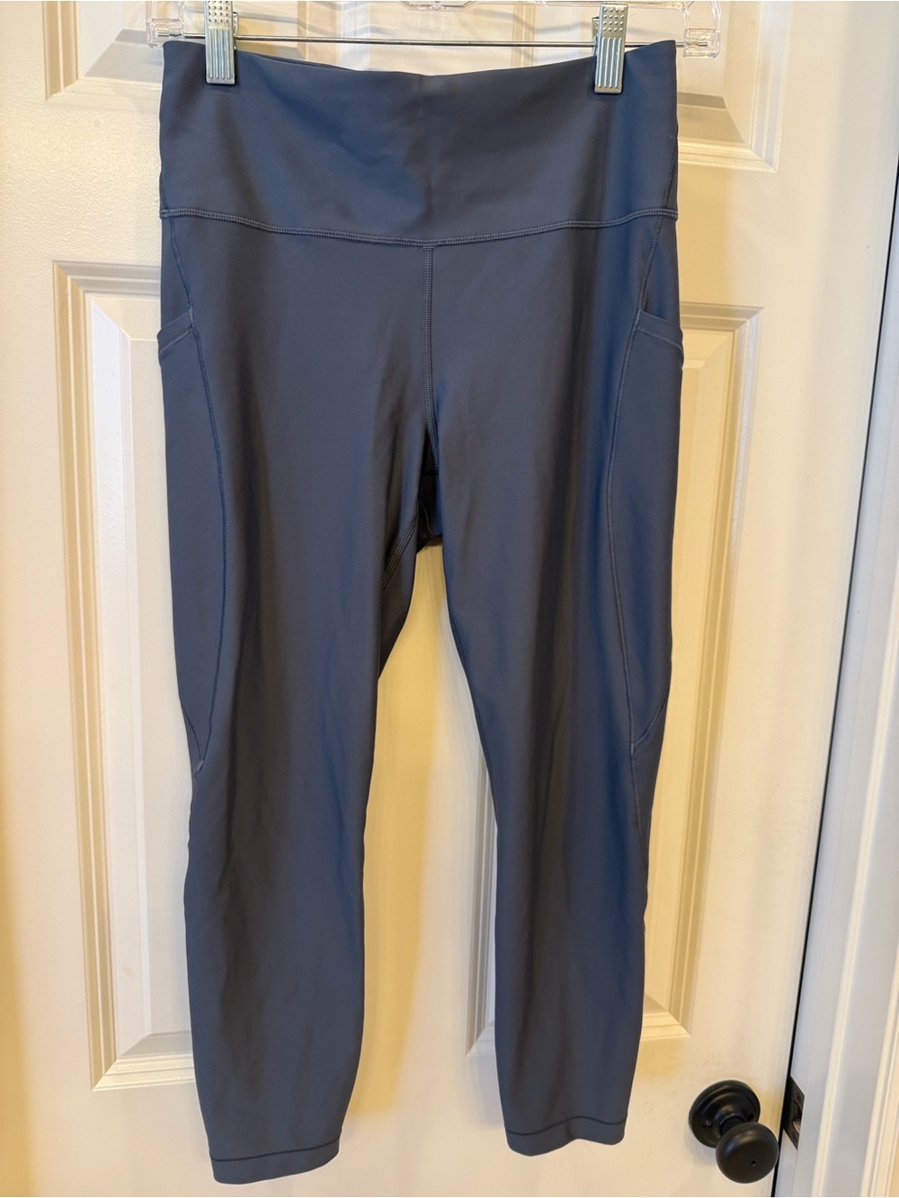 Athleta Women’s Interval Stash 7/8 Leggings size M, color gray